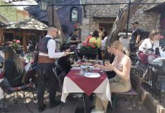 Turisti okupirali Mostar, hoteli puni, u restoranima se traži mjesto više